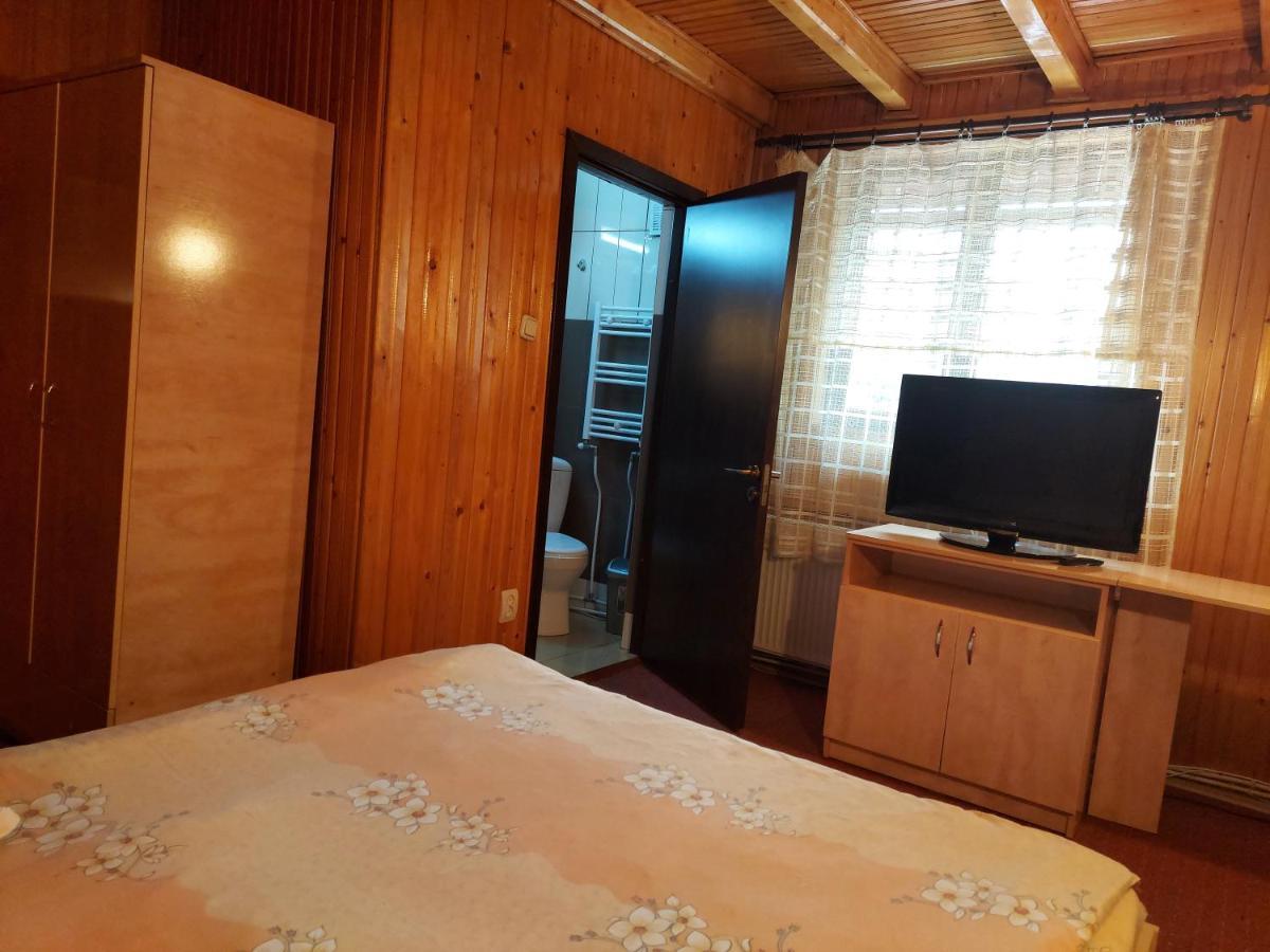 Pensiune Casa Barcaru Азуга Екстериор снимка
