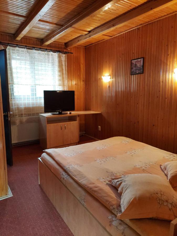 Pensiune Casa Barcaru Азуга Екстериор снимка