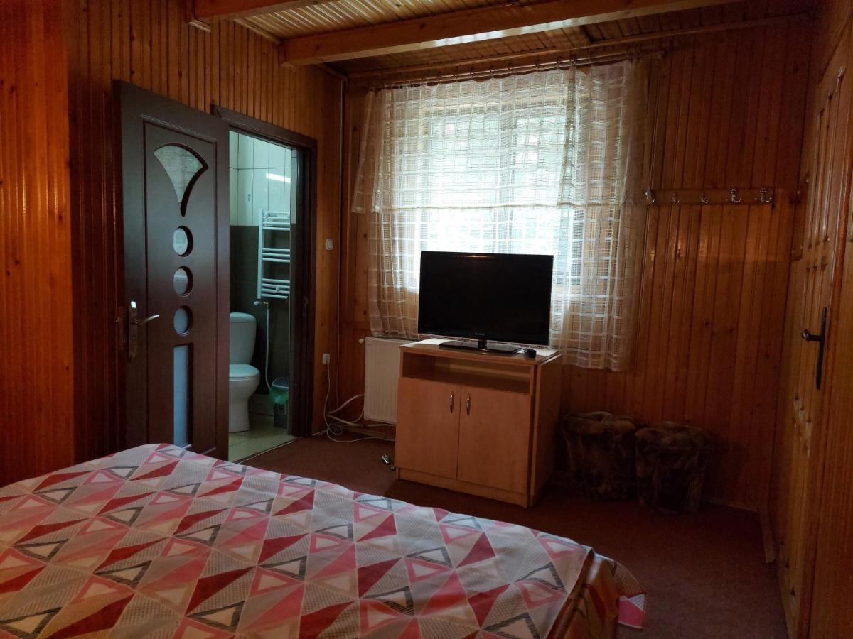 Pensiune Casa Barcaru Азуга Екстериор снимка