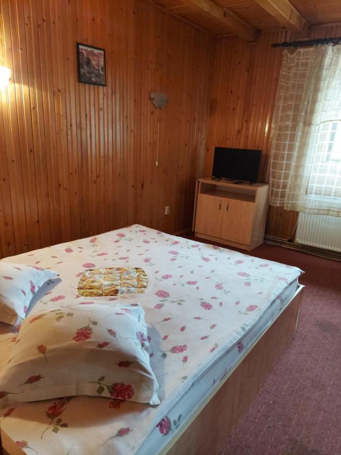 Pensiune Casa Barcaru Азуга Екстериор снимка