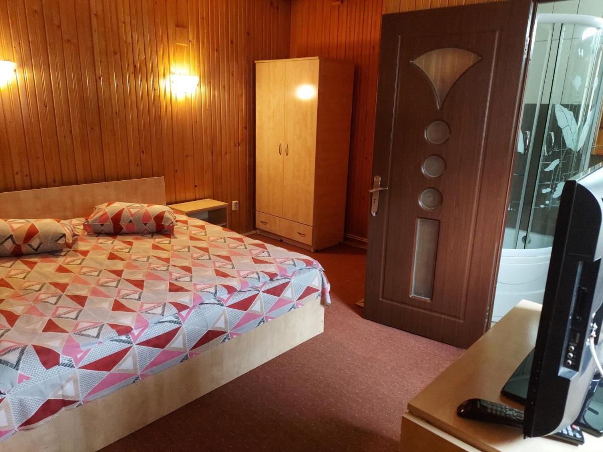 Pensiune Casa Barcaru Азуга Екстериор снимка